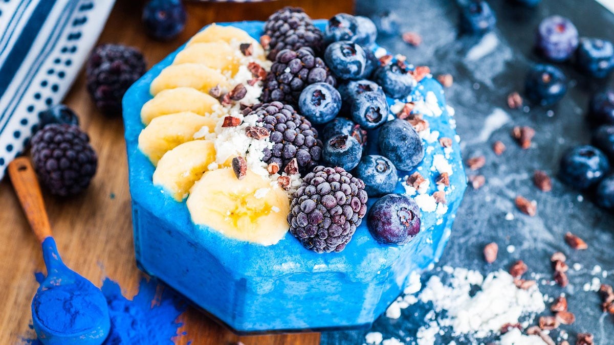Mermaid Blue Smoothie Bowl Recipe with Spirulina