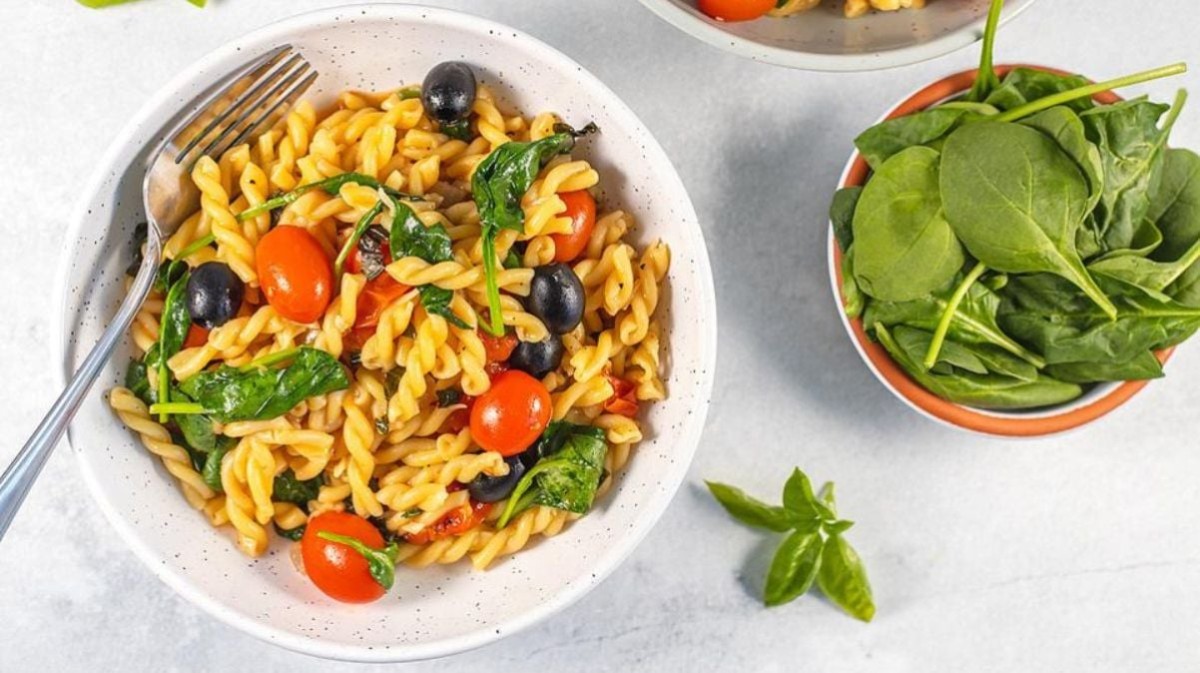 One Pot Pasta with Spinach and Tomatoes
