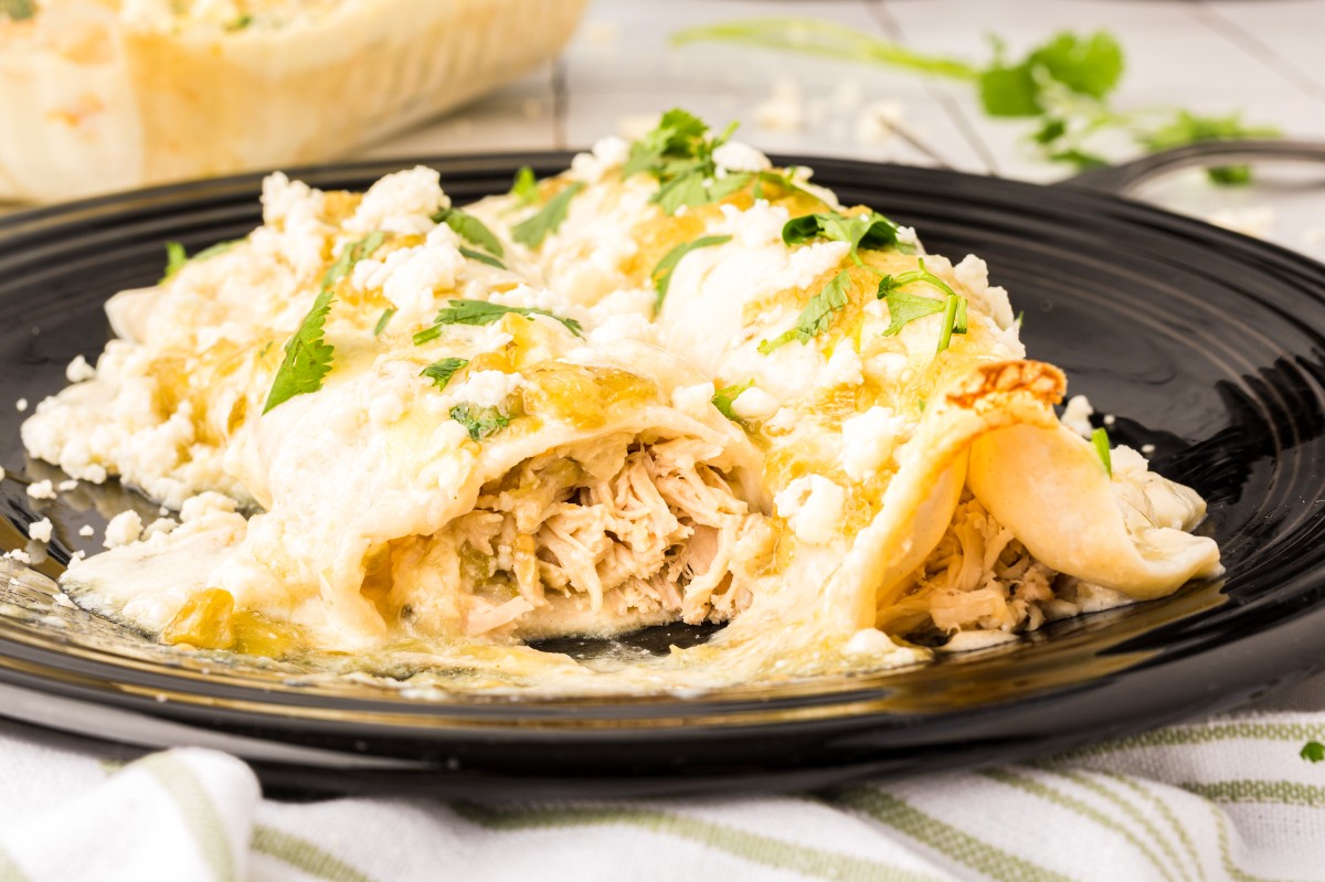Easy Sour Cream Chicken Enchiladas (White Sauce)