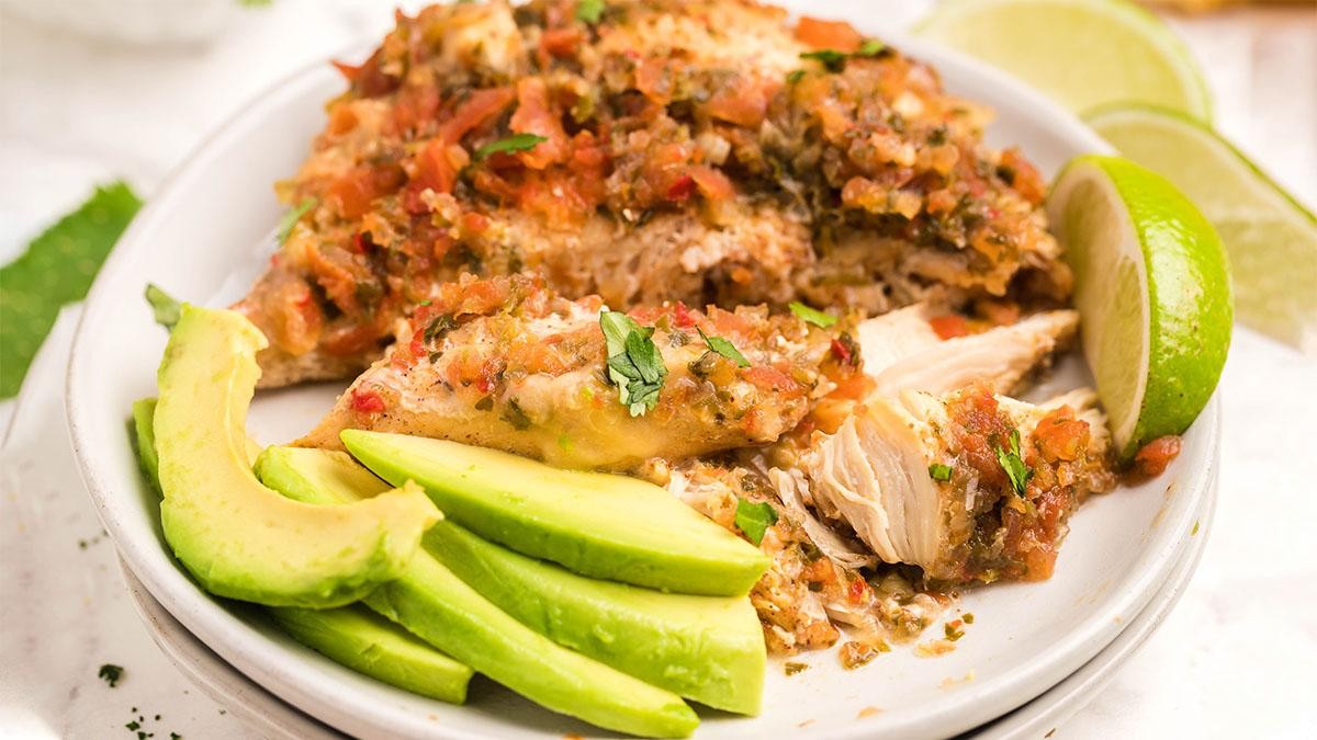 Flavourful Slow Cooker Salsa Fresca Chicken