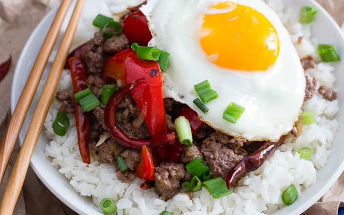 Spicy Beef and Red Pepper Rice Bowl