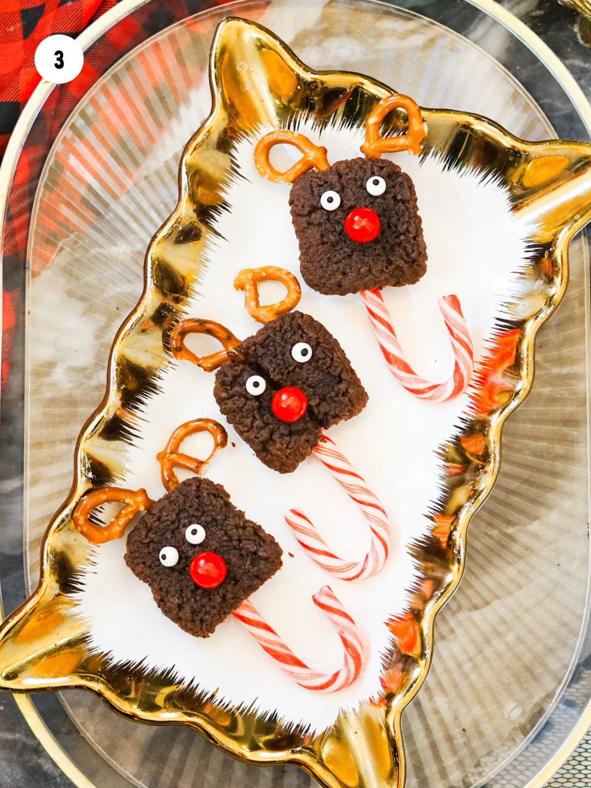 Red candy nose added to complete the reindeer brownie pop.