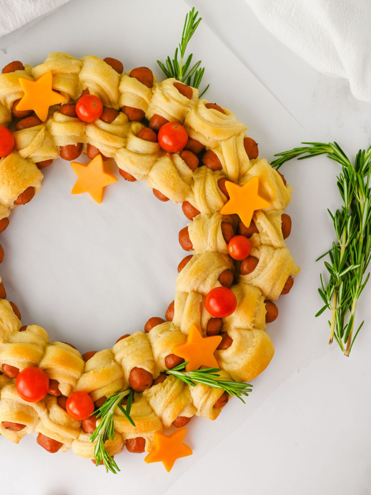 Close up of the appetizer wreath.