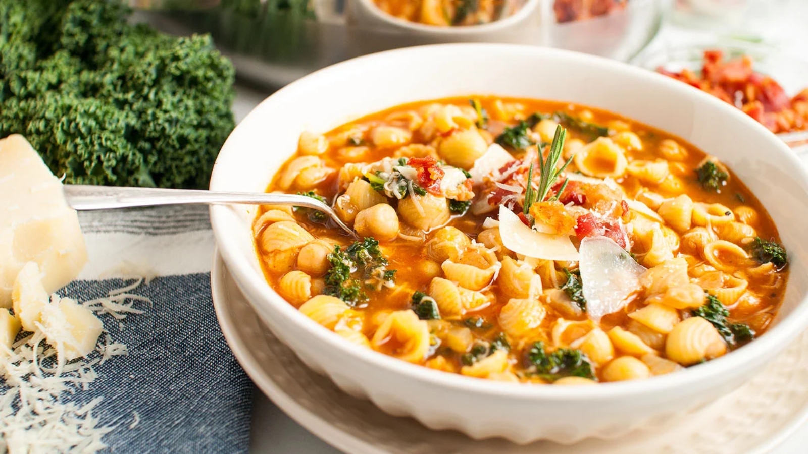 A bowl of pasta e ceci.