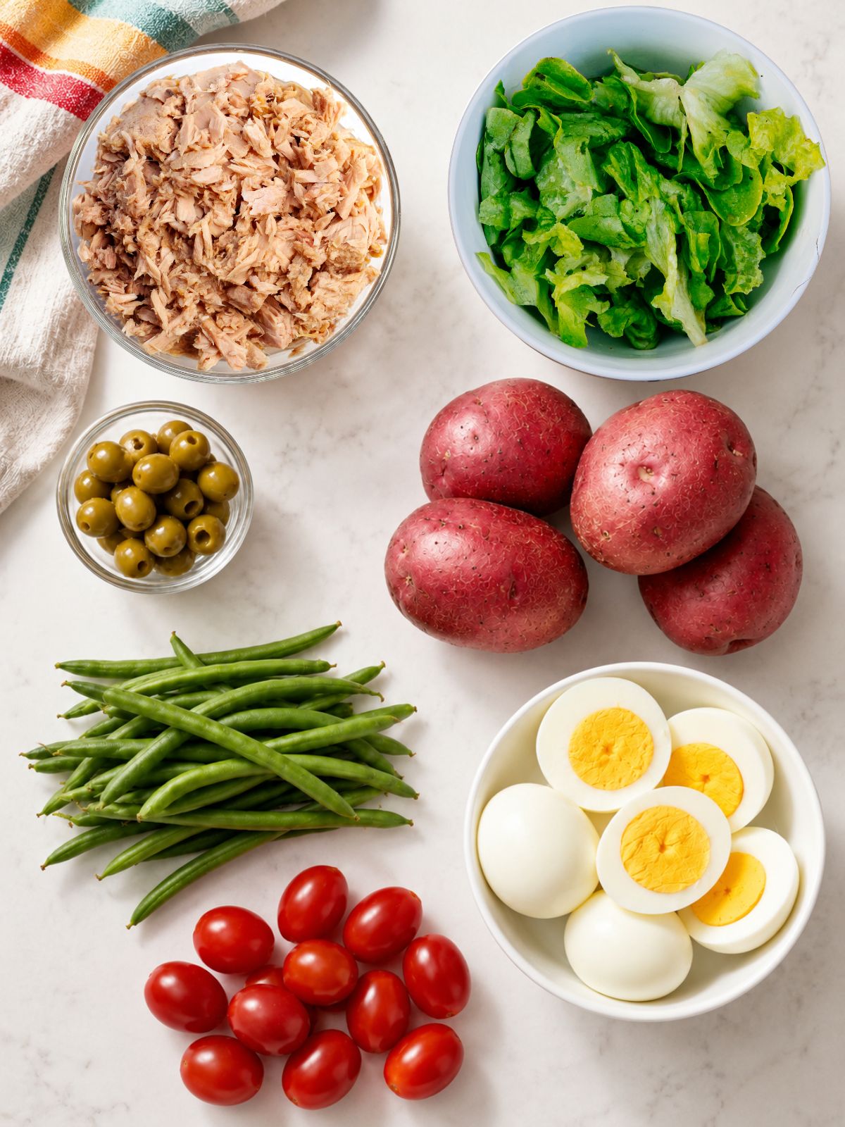 nicoise salad with canned tuna ingredients.